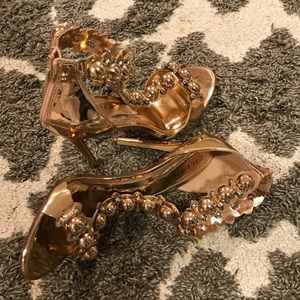 Rose gold sandals 👡😍.